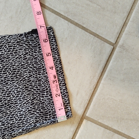 Coldwater Creek Capri Pants with Vented Hem, Hidden Hook Close 4 - Picture 9 of 14